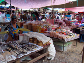 Marknaden i Huai Yai